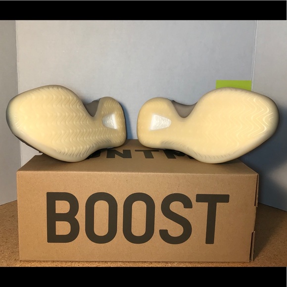 Yeezy QNTM Teal Blue - Picture 3 of 4